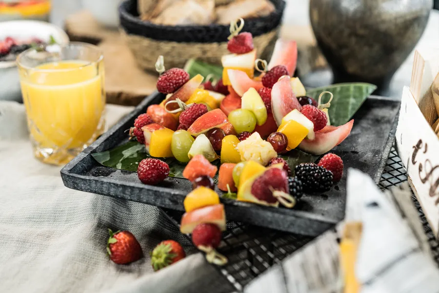 Schön angerichtete Obstplatte