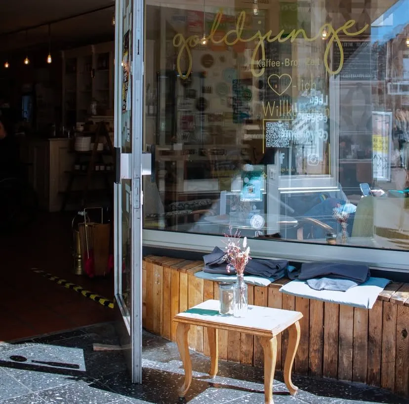 schön eingerichtetes Café in Sülz