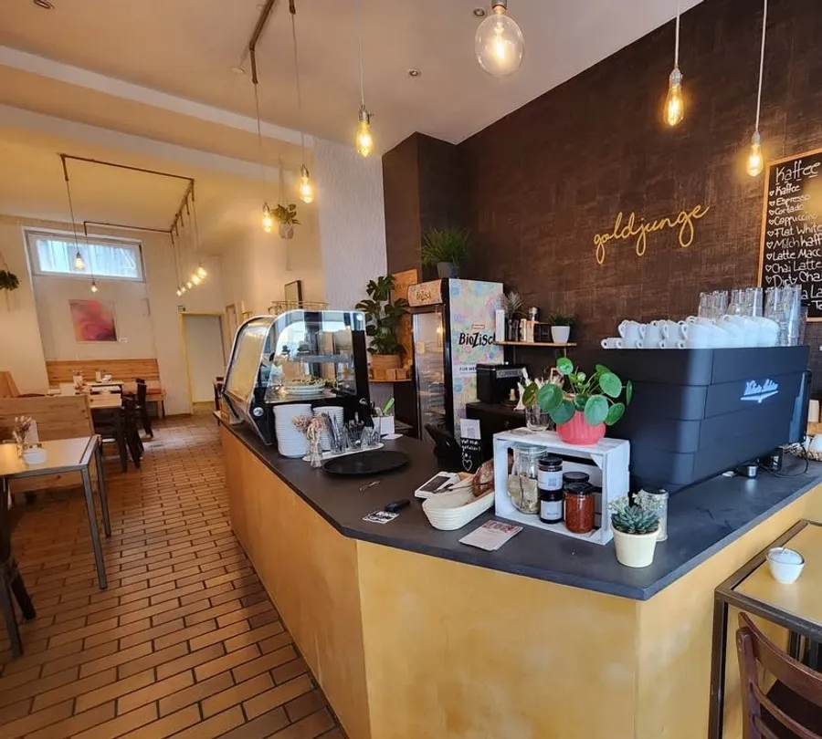 Jobs im Café Goldjunge | Servicekraft, Barista & Küchenhilfe gesucht