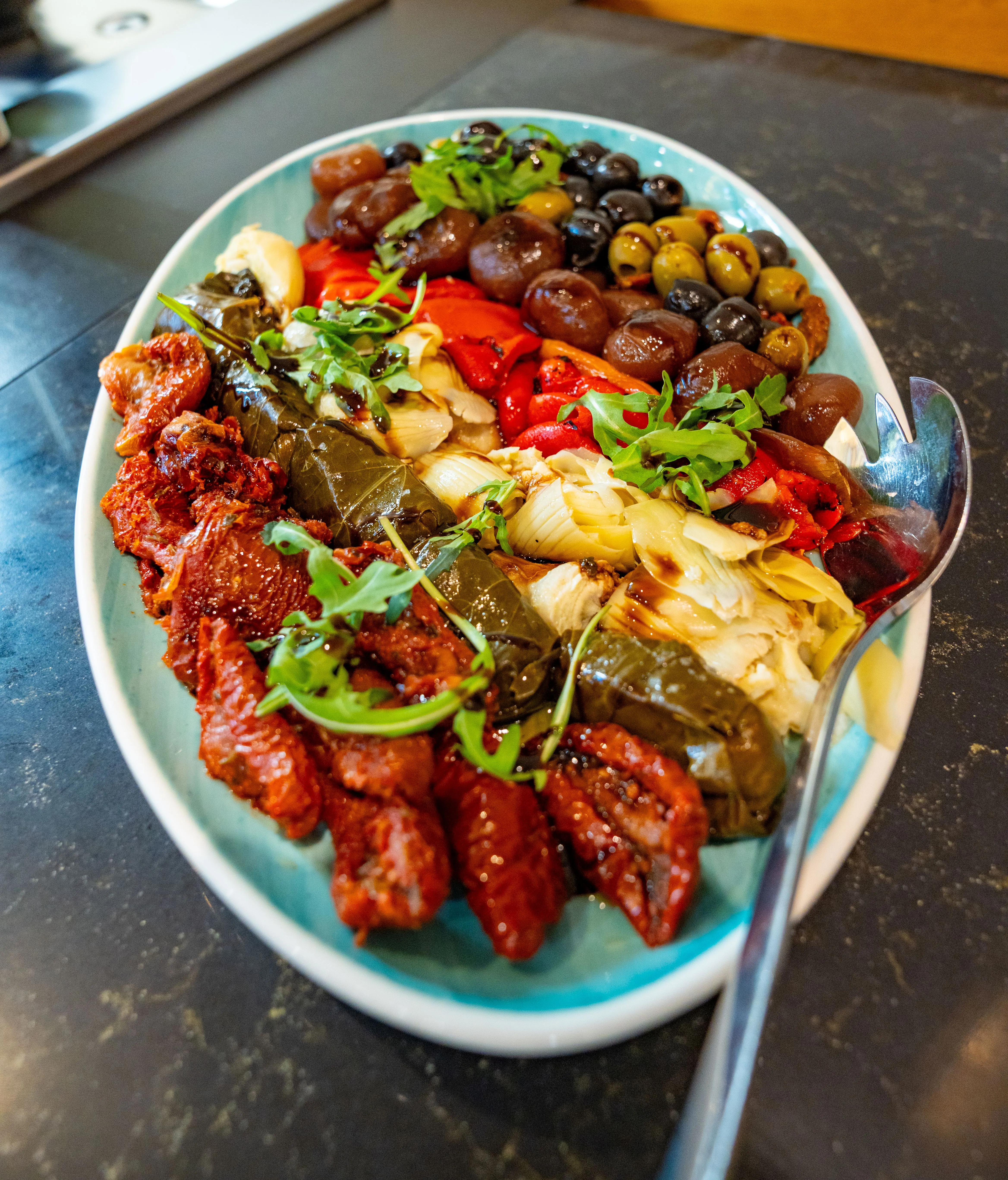 Catering Bonn Antipasti Kreation Catering Bonn Teller mit Antipasti