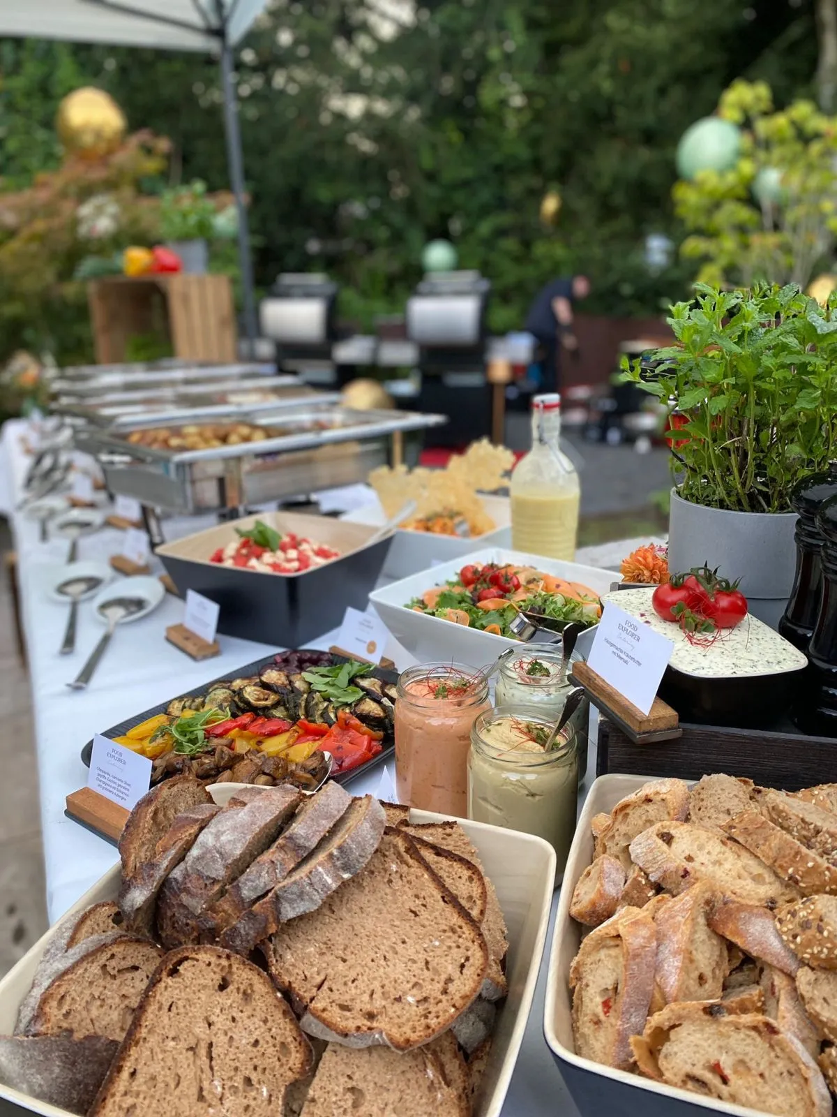 Buffet mit vielen Auswahlmöglichkeiten