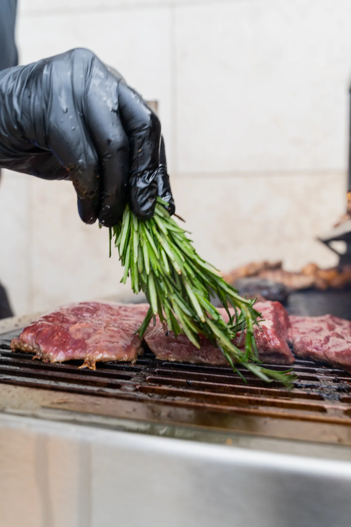 Grillgut auf einem Grill - Catering in Köln