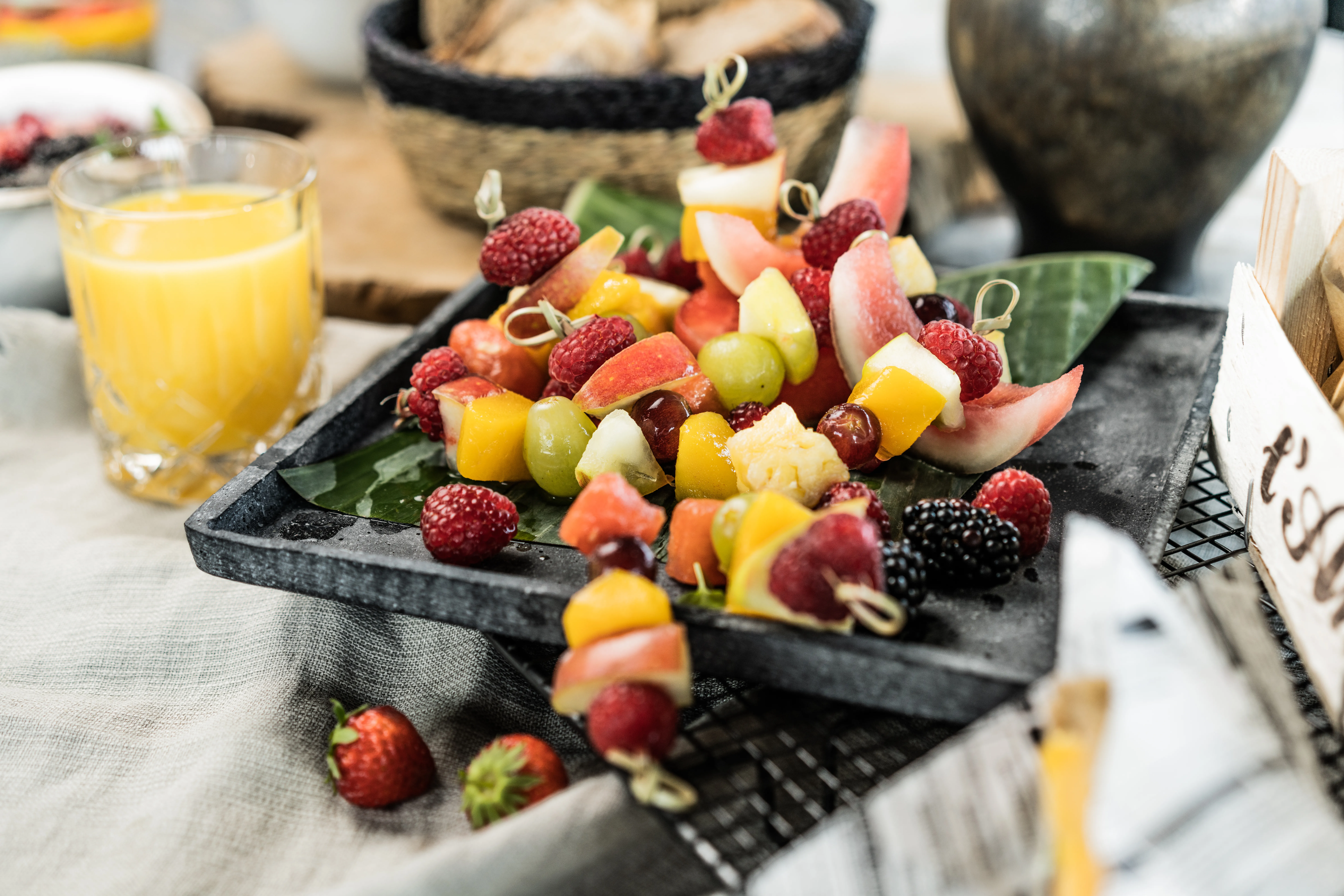 Schön angerichtete Obstplatte