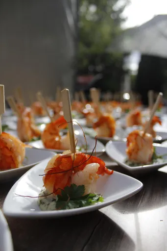 Auswahl an traditionellen und modernen Gerichten Viel Auswahl an Fingerfood